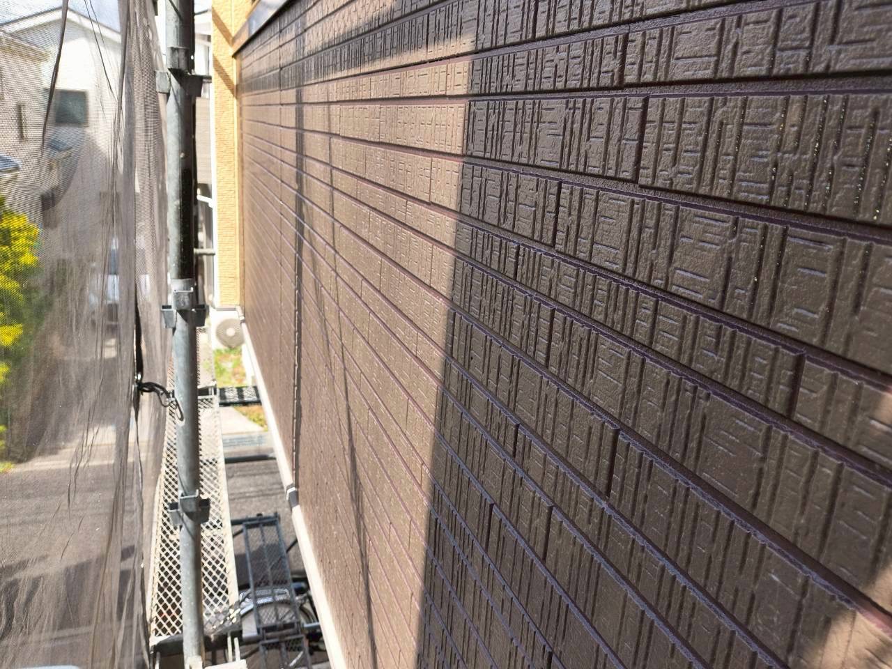 塗り替えが完了し鮮やかになった外壁